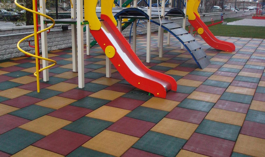 Резиновая плитка для детской и игровой площадки